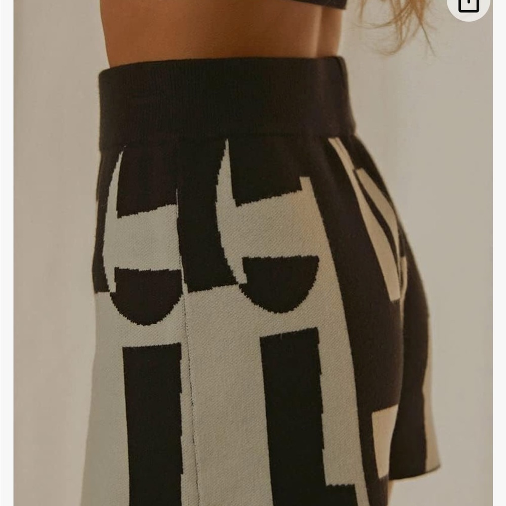 Abstract Two Piece set - Picture 3 of 7